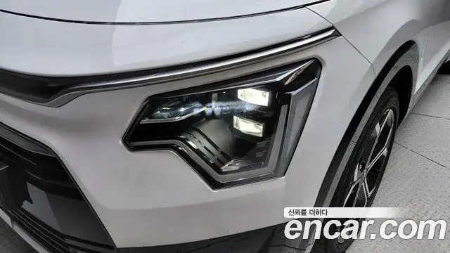 Kia Niro 2022 — ფოტო 18/30
