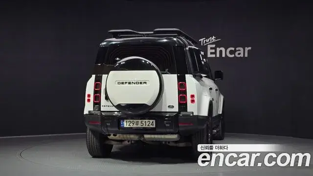 Land Rover Defender 2023 — Фото 4/20