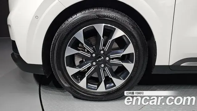 Kia Carnival 2023 — Фото 5/20