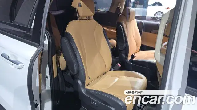 Kia Carnival 2023 — Фото 11/20