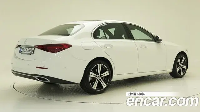 Mercedes-Benz C-Class 2026 — Photo 1/18