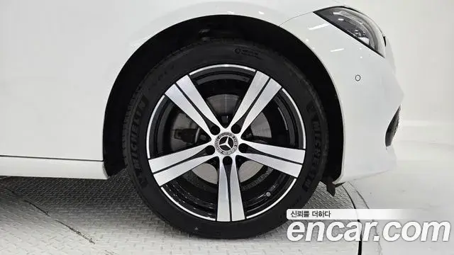 Mercedes-Benz C-Class 2026 — Photo 4/18