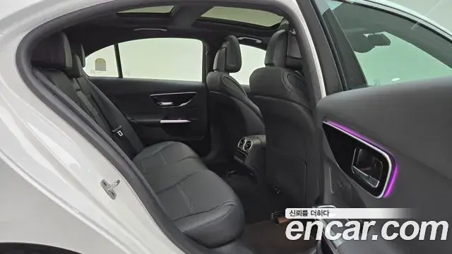 Mercedes-Benz C-Class 2026 — Photo 9/18