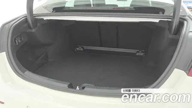 Mercedes-Benz C-Class 2026 — Photo 10/18