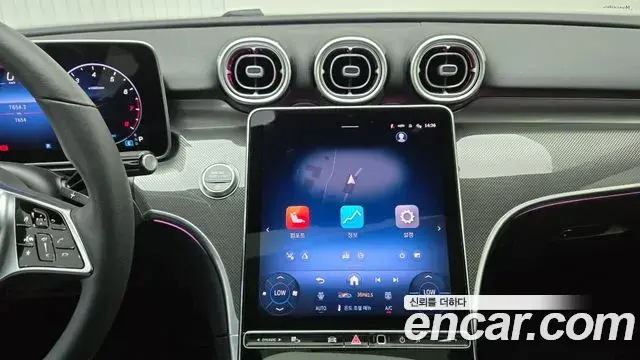 Mercedes-Benz C-Class 2026 — Photo 15/18