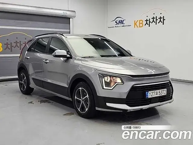 Kia Niro 2022 — Фото 3/20