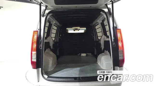 Hyundai Staria 2026 — Photo 9/31