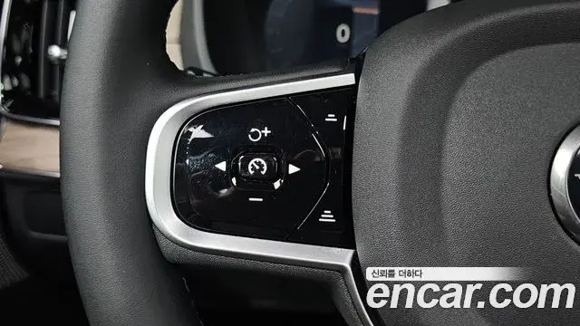 Volvo XC90 2025 — ფოტო 1/30