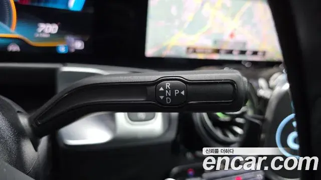 Mercedes-Benz GLB-Class 2021 — Photo 9/20