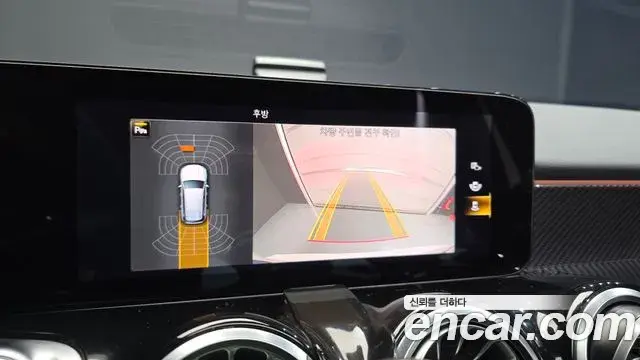 Mercedes-Benz GLB-Class 2021 — Photo 15/20