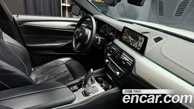 BMW 5 Series 2019 — Фото 19/20