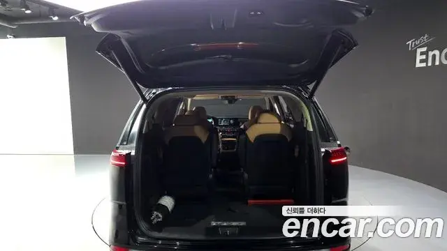 Kia Carnival 2021 — Photo 19/20