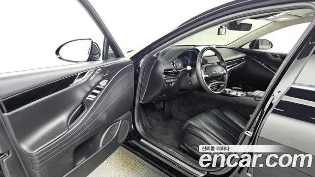 Genesis Electrified G80 2023 — Photo 10/20
