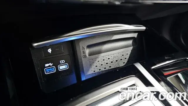 Genesis Electrified G80 2023 — Photo 13/20