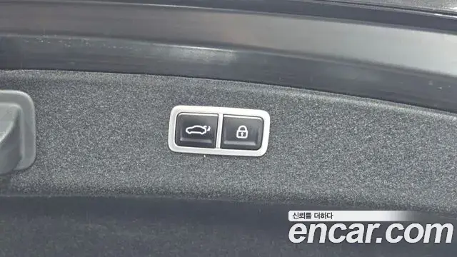 Genesis Electrified G80 2023 — Photo 18/20