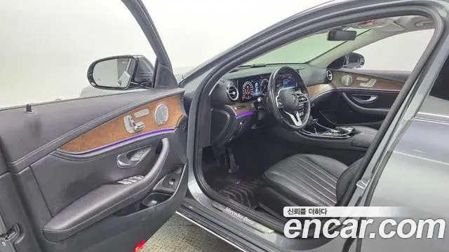 Mercedes-Benz E-Class 2020 — Фото 10/20