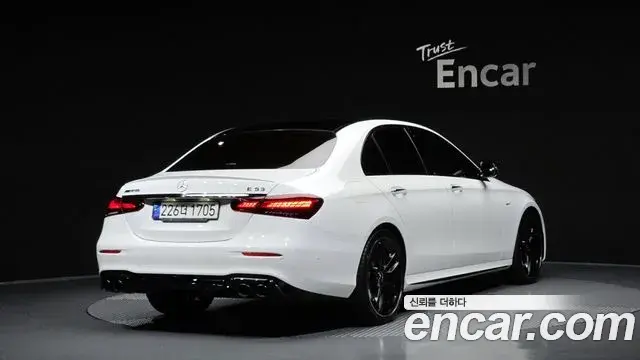 Mercedes-Benz E-Class 2023 — Photo 2/20