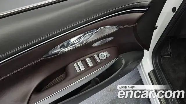 Genesis GV70 2021 — Photo 13/20