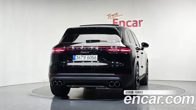 Porsche Cayenne 2022 — Photo 4/20