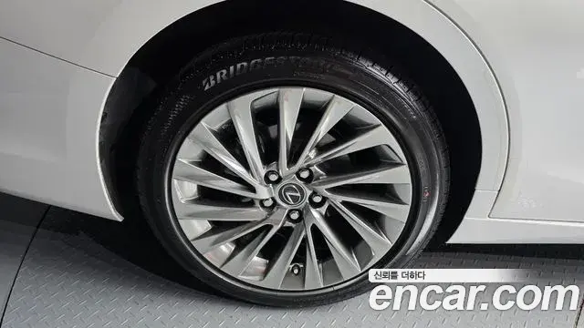 Lexus ES300h 2025 — Şəkil 5/20