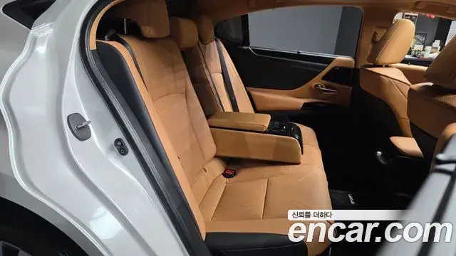 Lexus ES300h 2025 — Şəkil 12/20
