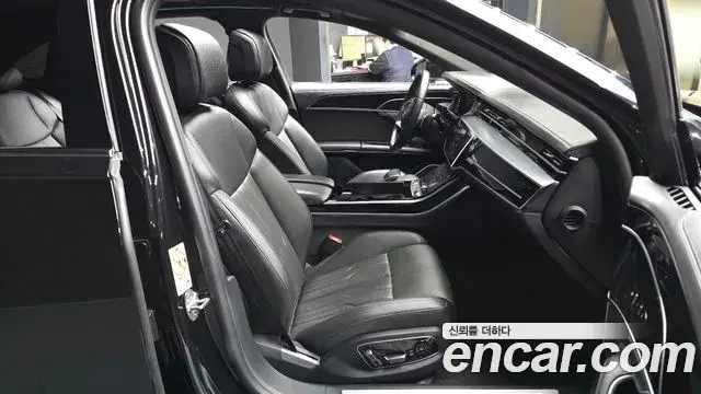 Audi A8 2021 — Photo 12/20