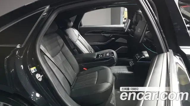 Audi A8 2021 — Photo 13/20