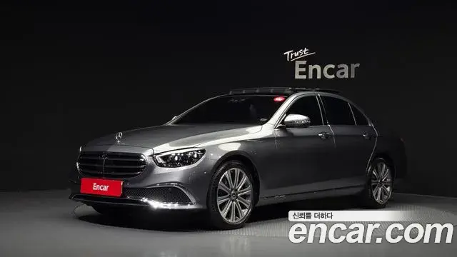 Mercedes-Benz E-Class 2022 — Photo 1/20