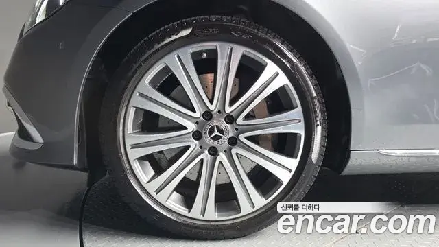 Mercedes-Benz E-Class 2022 — Photo 5/20