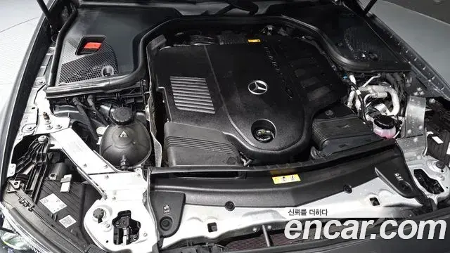 Mercedes-Benz E-Class 2022 — Photo 6/20