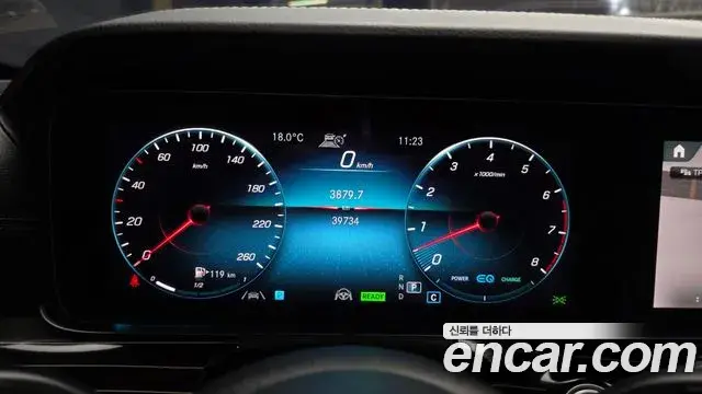 Mercedes-Benz E-Class 2022 — Photo 8/20