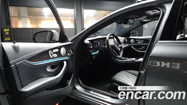 Mercedes-Benz E-Class 2022 — Photo 10/20