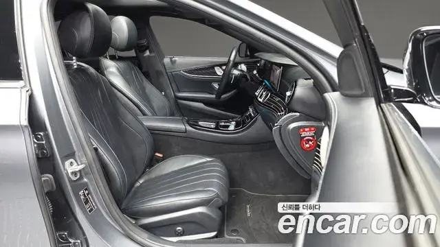 Mercedes-Benz E-Class 2022 — Photo 11/20