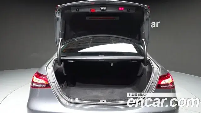 Mercedes-Benz E-Class 2022 — Photo 20/20