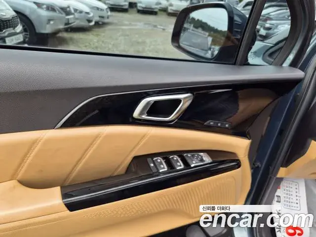 Kia Carnival 2021 — Photo 7/20
