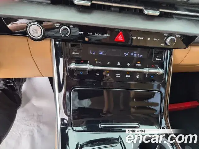 Kia Carnival 2021 — Photo 17/20