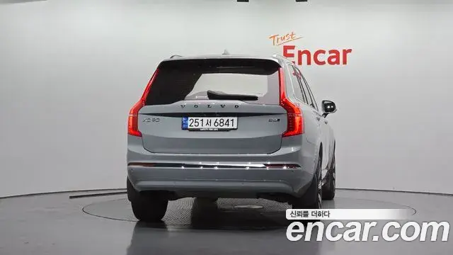 Volvo XC90 2023 — ფოტო 19/30