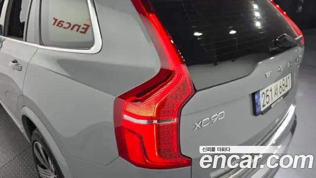 Volvo XC90 2023 — ფოტო 28/30