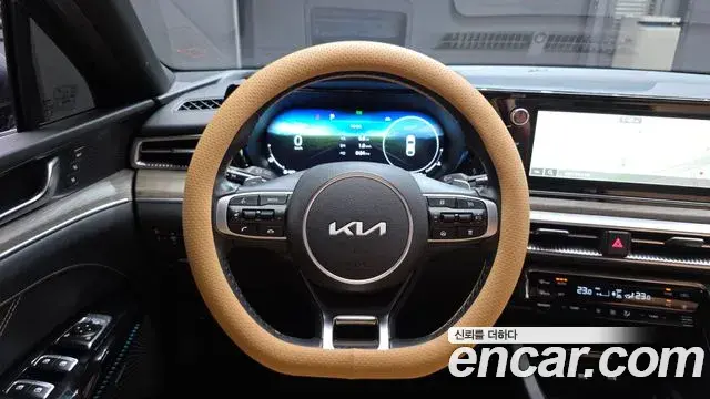 Kia K5 2022 — ფოტო 23/32