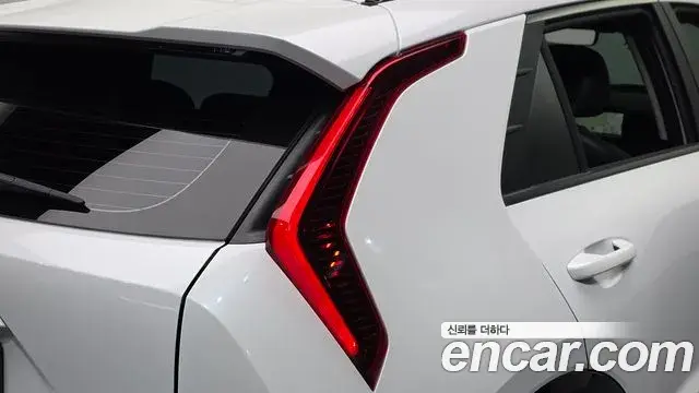 Kia Niro 2024 — ფოტო 16/31