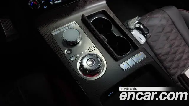 Genesis Electrified G80 2024 — Photo 9/20