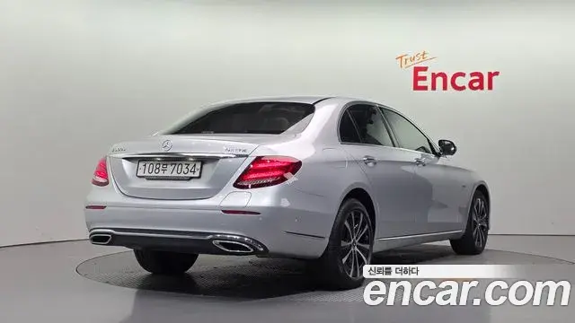 Mercedes-Benz E-Class 2020 — Photo 2/20