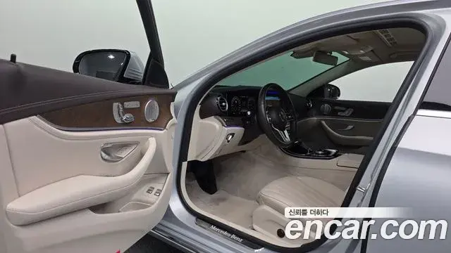 Mercedes-Benz E-Class 2020 — Photo 10/20