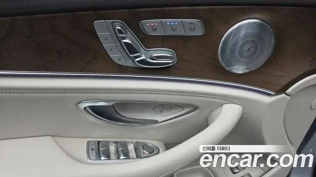 Mercedes-Benz E-Class 2020 — Photo 11/20