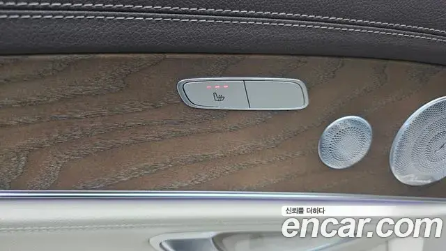 Mercedes-Benz E-Class 2020 — Photo 16/20
