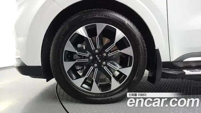 Kia Carnival 2023 — Photo 5/20