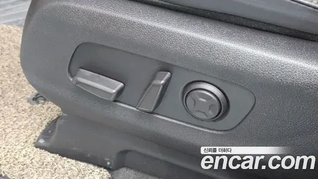 Kia Carnival 2023 — Photo 19/20