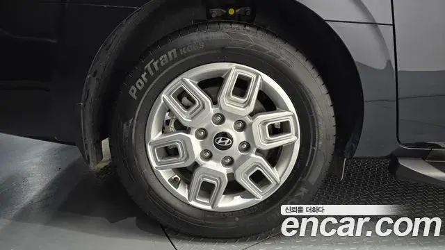 Hyundai Staria 2024 — Photo 5/20
