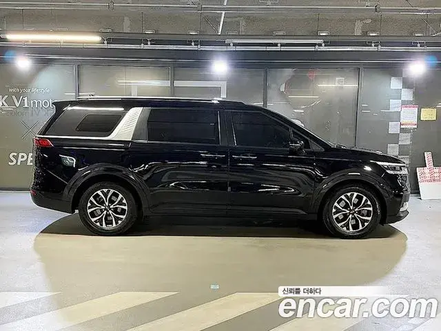Kia Carnival 2021 — Photo 2/20