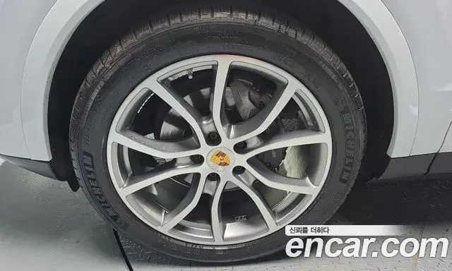 Porsche Cayenne 2021 — Photo 5/20